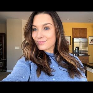 Meet your Posher, Caitlin